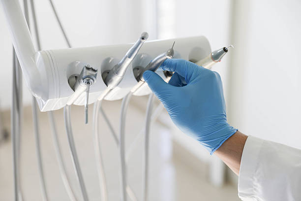 Professional Emergency Dentist technician working in Woodstock, IL
